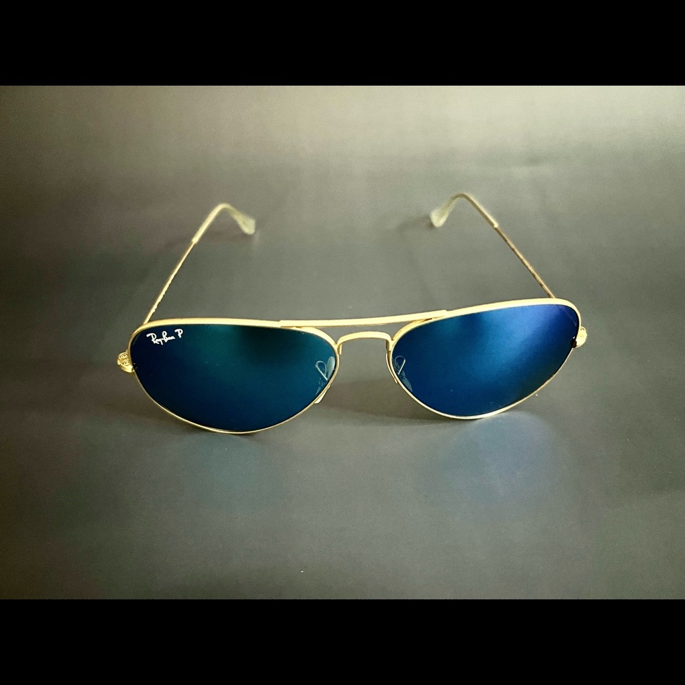 Ray-Ban Aviator w/ Gold Frame